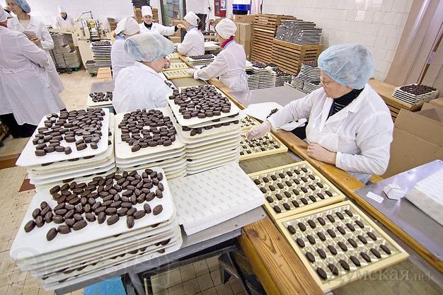 Упаковщики на производство шоколада